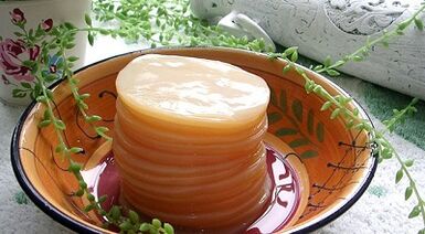 Tea fungus for the treatment of nail fungus
