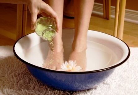 bath for treating fungus on toenails